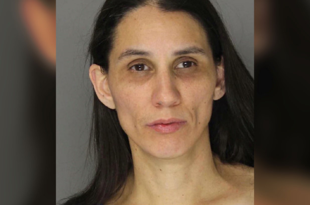 Madre de Pensilvania acusada de no alimentar a un adolescente de 26 libras