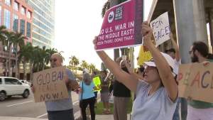 Las protestas contra la guerra estallan en todo el sur de Florida luego de las acciones de Estados Unidos en Irán