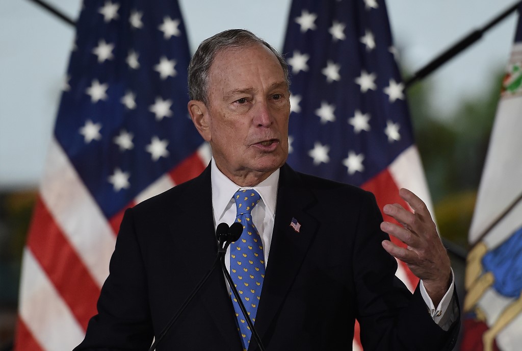 Candidatos demócratas exigen que Michael Bloomberg se mida en las primarias (VIDEO)