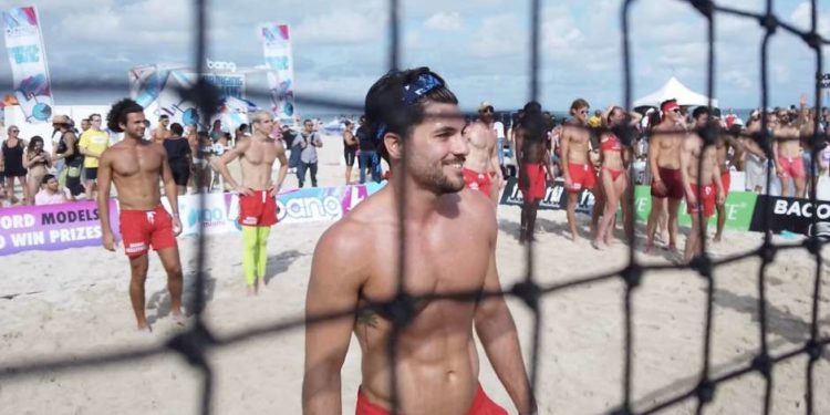 Cuerpos esculturales en el torneo “Model Volleyball” de Miami Beach