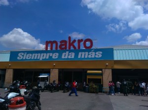 Atención comerciantes: Antisociales perpetraron un robo en Makro La Yaguara para llevarse las divisas