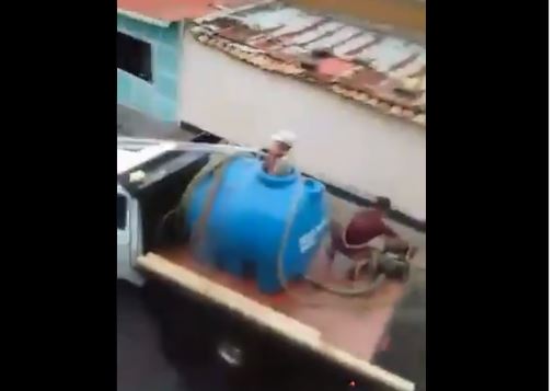 A pesar de la escasez de agua, aún quedan ánimos de “jugar Carnaval” en Venezuela (Videos)