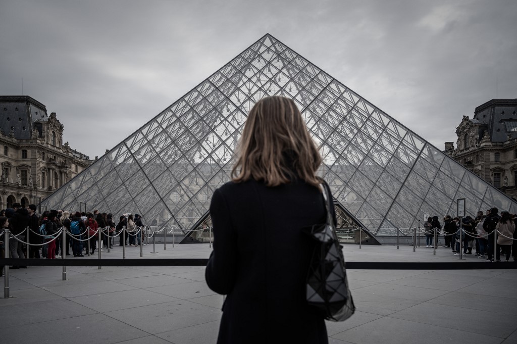 El Louvre de París acumula ya 45 millones de dólares de pérdidas