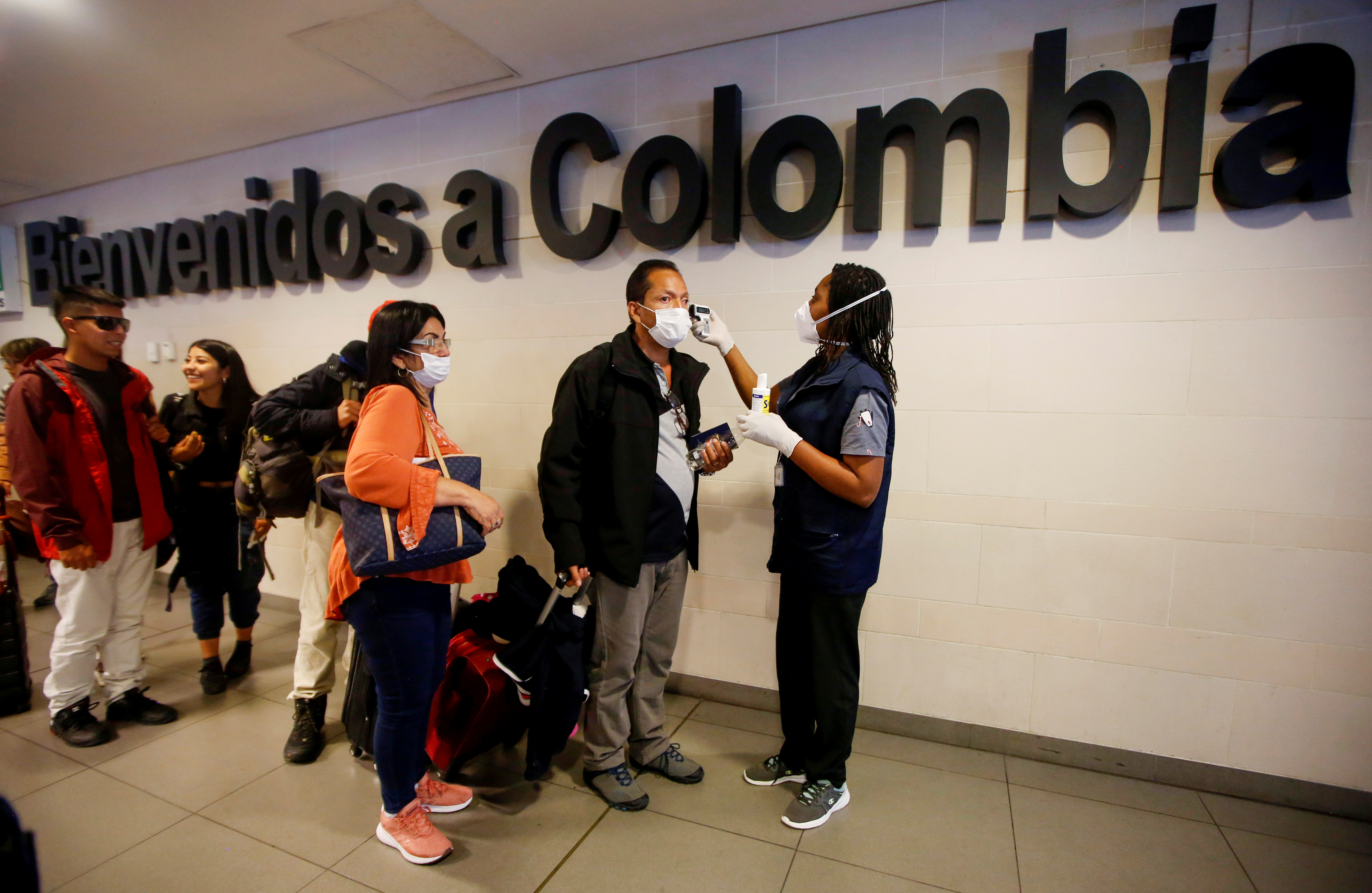 Colombia pasa de 500 casos de coronavirus y falla una máquina de diagnósticos