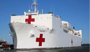 Trump desplegó buques hospitales en EEUU para superar la guerra contra el coronavirus