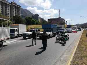 EN IMÁGENES: Así se encuentran los puntos de control en la autopista Gran Mariscal de Ayacucho y el Distribuidor Metropolitano #17Mar
