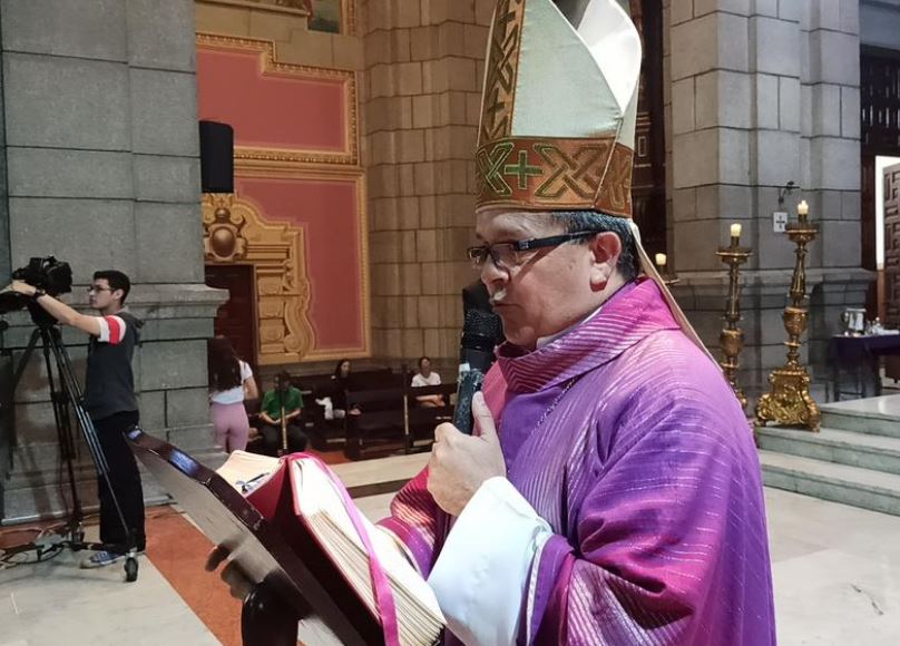 Monseñor Rojas en misa de las “Batas Blancas”: Hay que luchar por la democracia de Venezuela