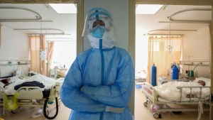 “Europa comete los mismos errores de Wuhan”, alertaron médicos chinos