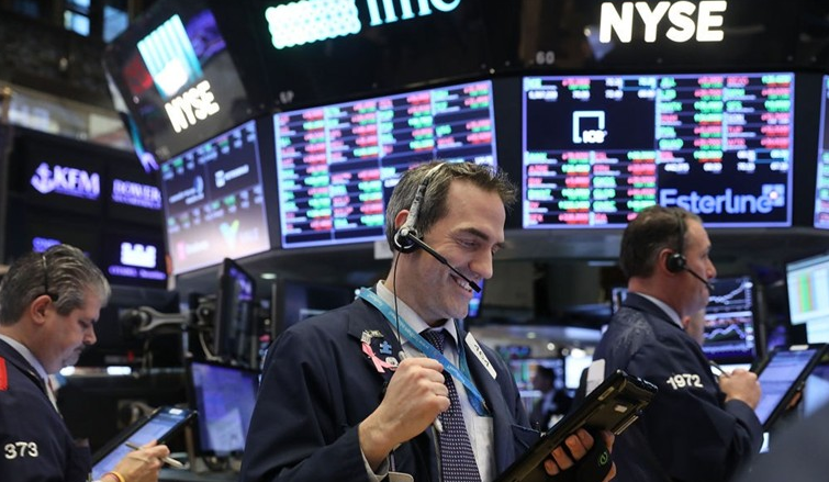 Wall Street termina en positivo optimista sobre plan de reactivación en EEUU