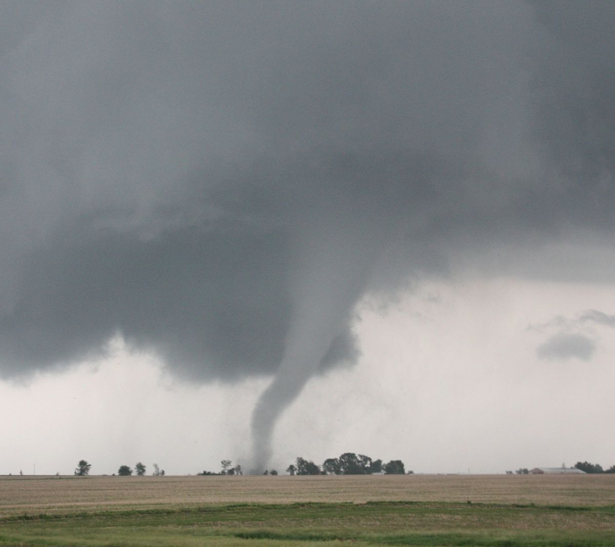 Tornado aterriza en Marion