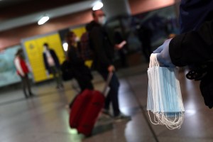 El balance diario de muertos por coronavirus en España baja a 517