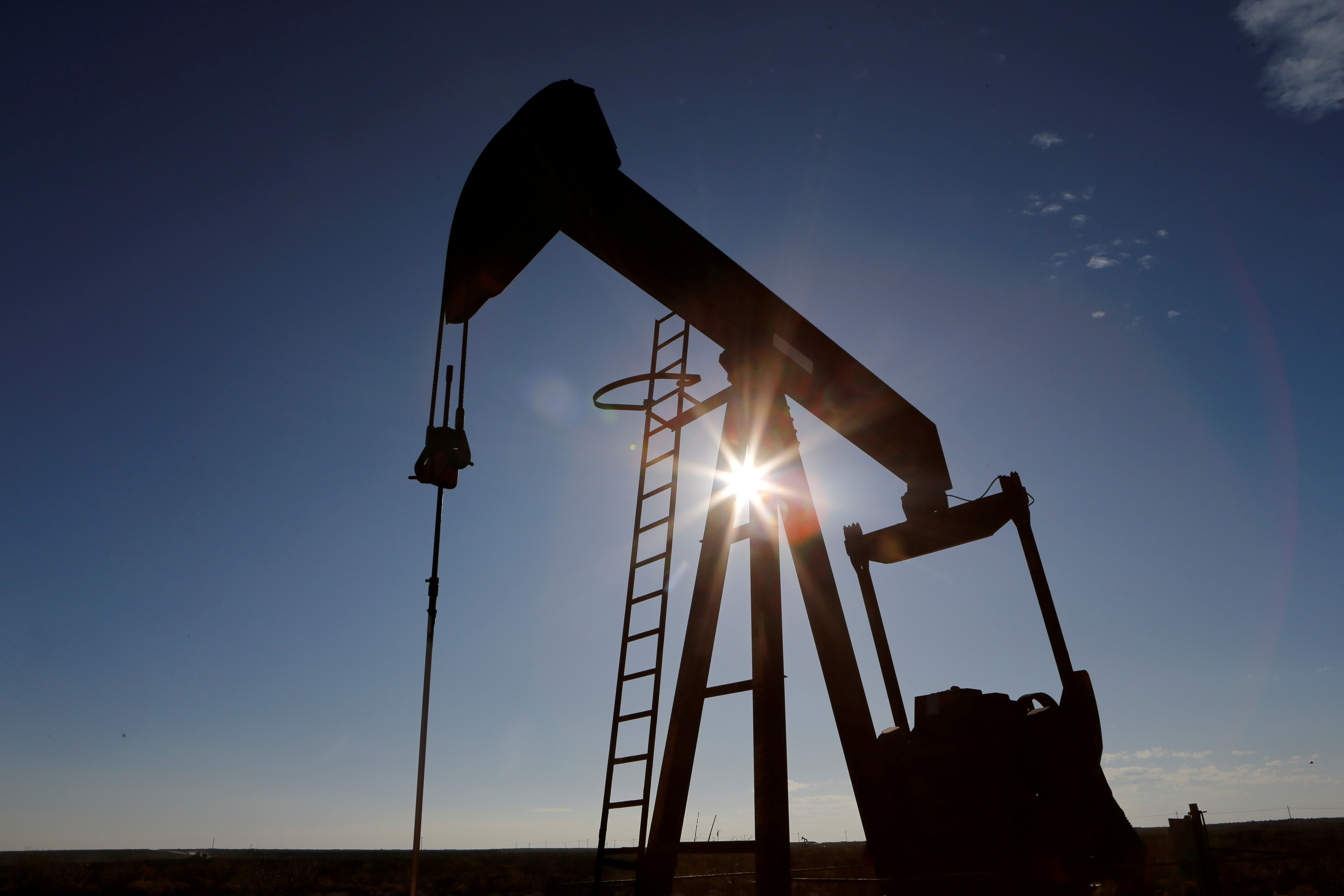 Los precios del petróleo repuntan tras un mínimo en un mes