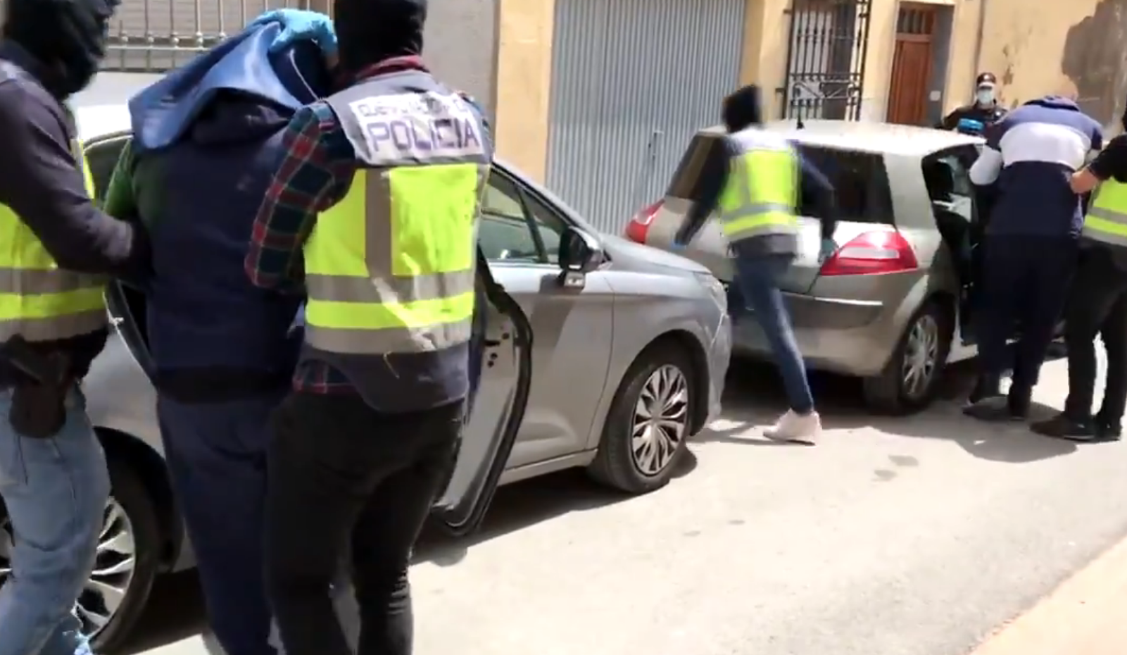 Momento en que la policía española detienen a uno de los terroristas más buscados del Estado Islámico (VIDEO)