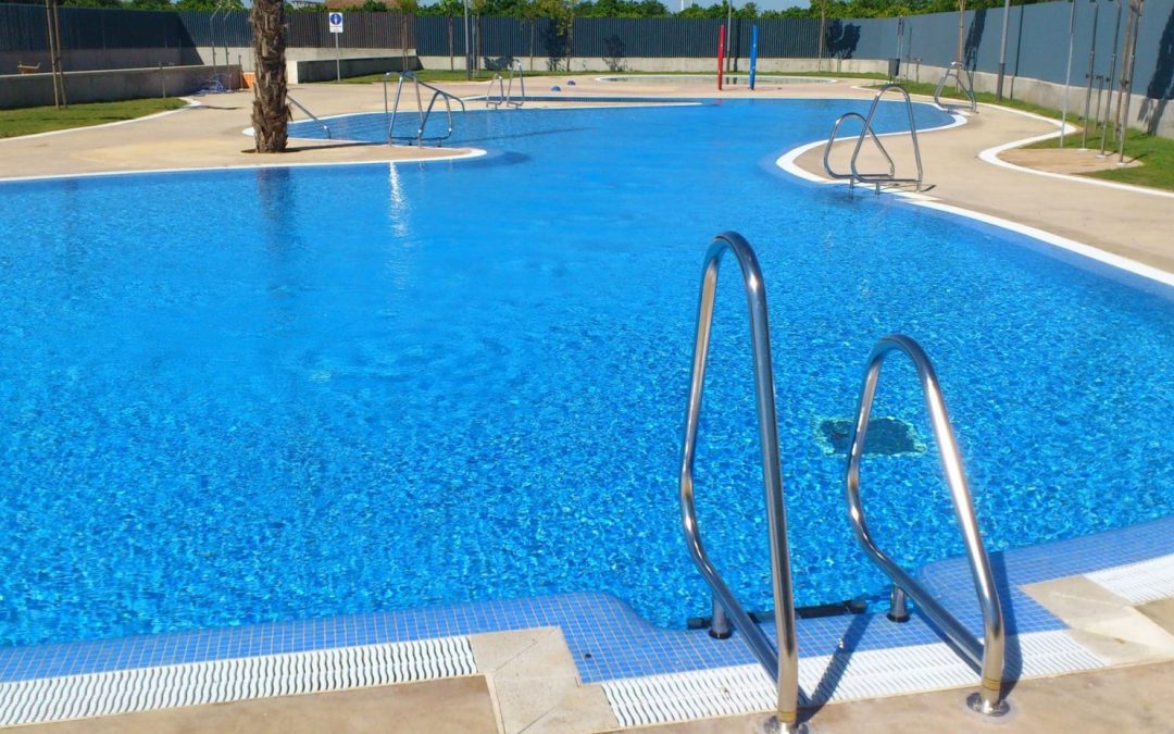 Detienen a médico deltano por hacer piscinada junto a menores de edad