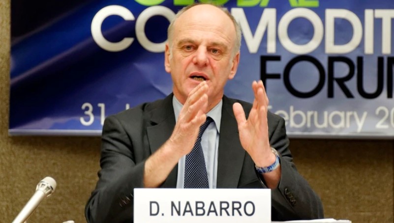 “No apuesten por la vacuna para protegernos del Covid-19”: La advertencia de David Nabarro, gurú de la salud mundial