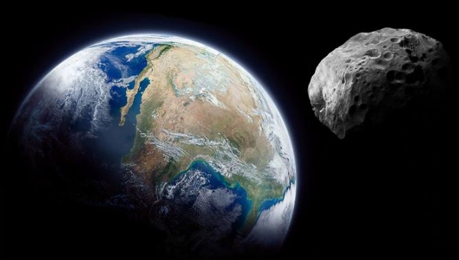 Qué se sabe del asteroide de dos kilómetros de diámetro que se acerca rápidamente a la Tierra