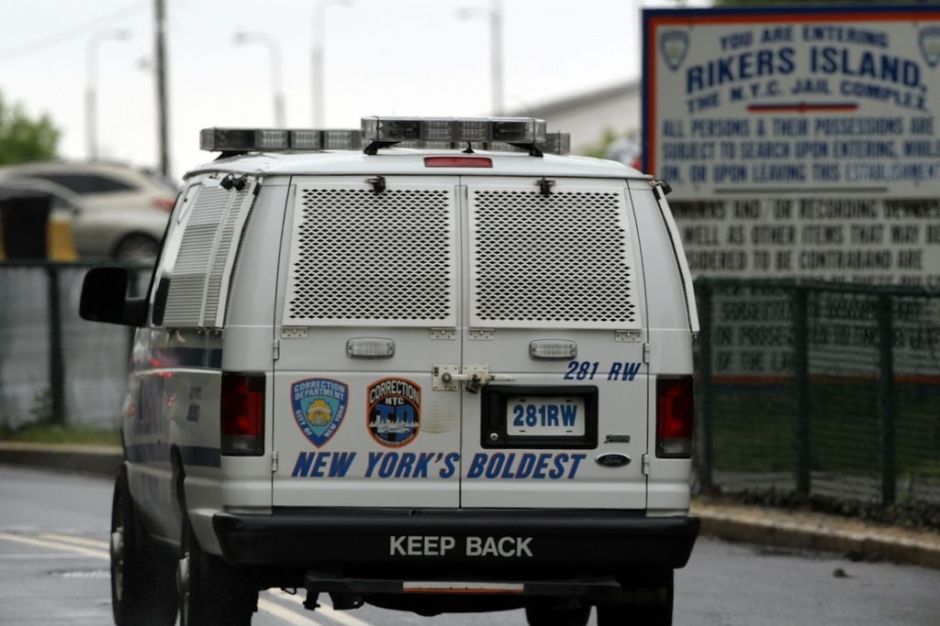 Más de 1,500 presos son liberados en Nueva York para evitar contagios