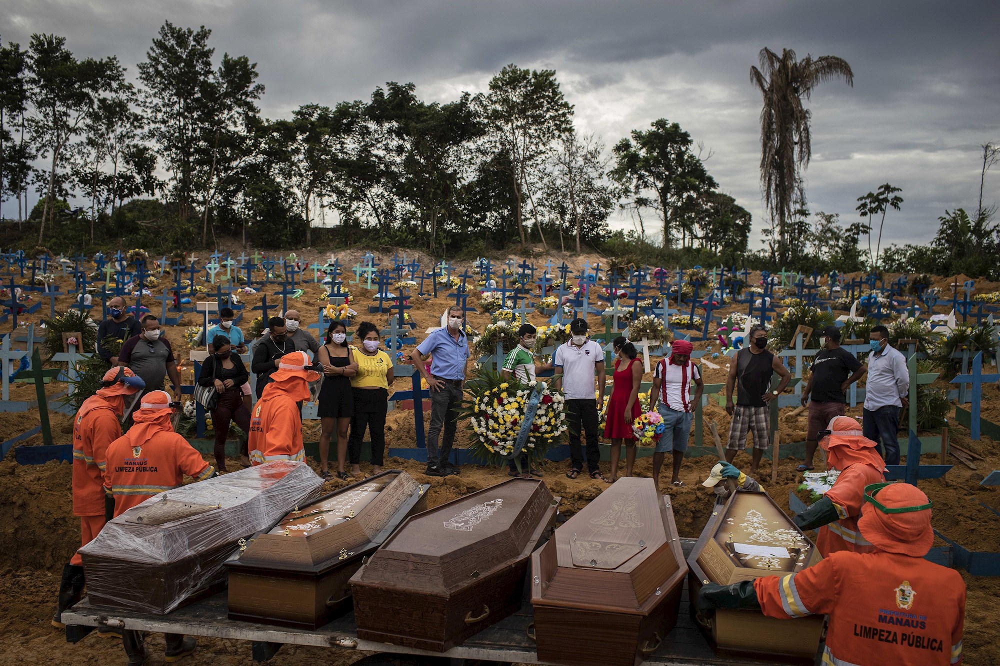 Latinoamérica lamenta 700.000 muertes por Covid-19, en plena puja por vacunas