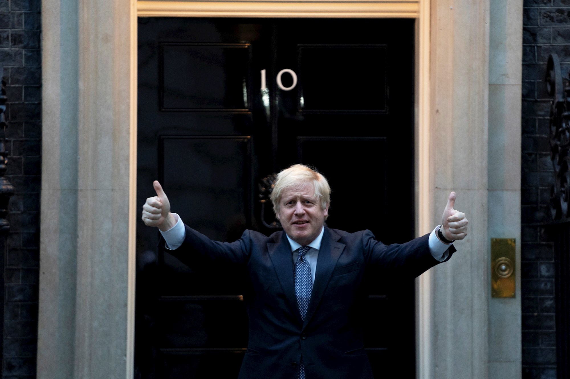 Downing Street celebraba reuniones sociales todos los viernes, según la prensa