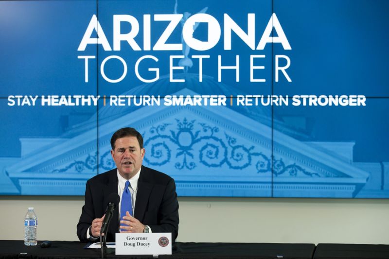 El gobernador de Arizona abre la puerta para el retorno deportivo profesional en el estado