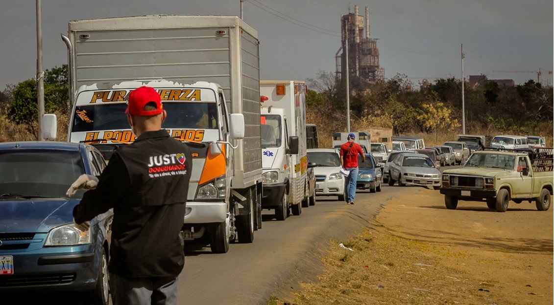 Restricción en el suministro de gasolina disparó el precio del combustible hasta 4,5 dólares el litro en el mercado negro