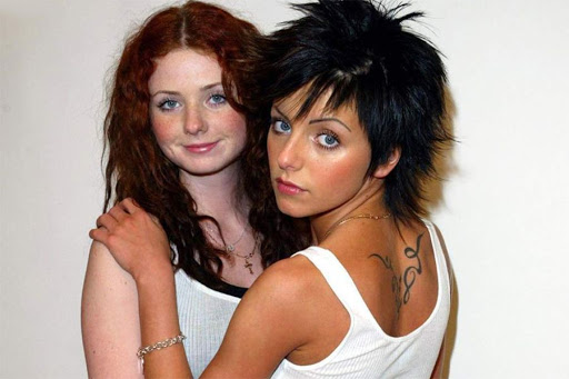 Vuelve a los escenarios “t.A.T.u”, el dúo lésbico ruso que escandalizó al mundo