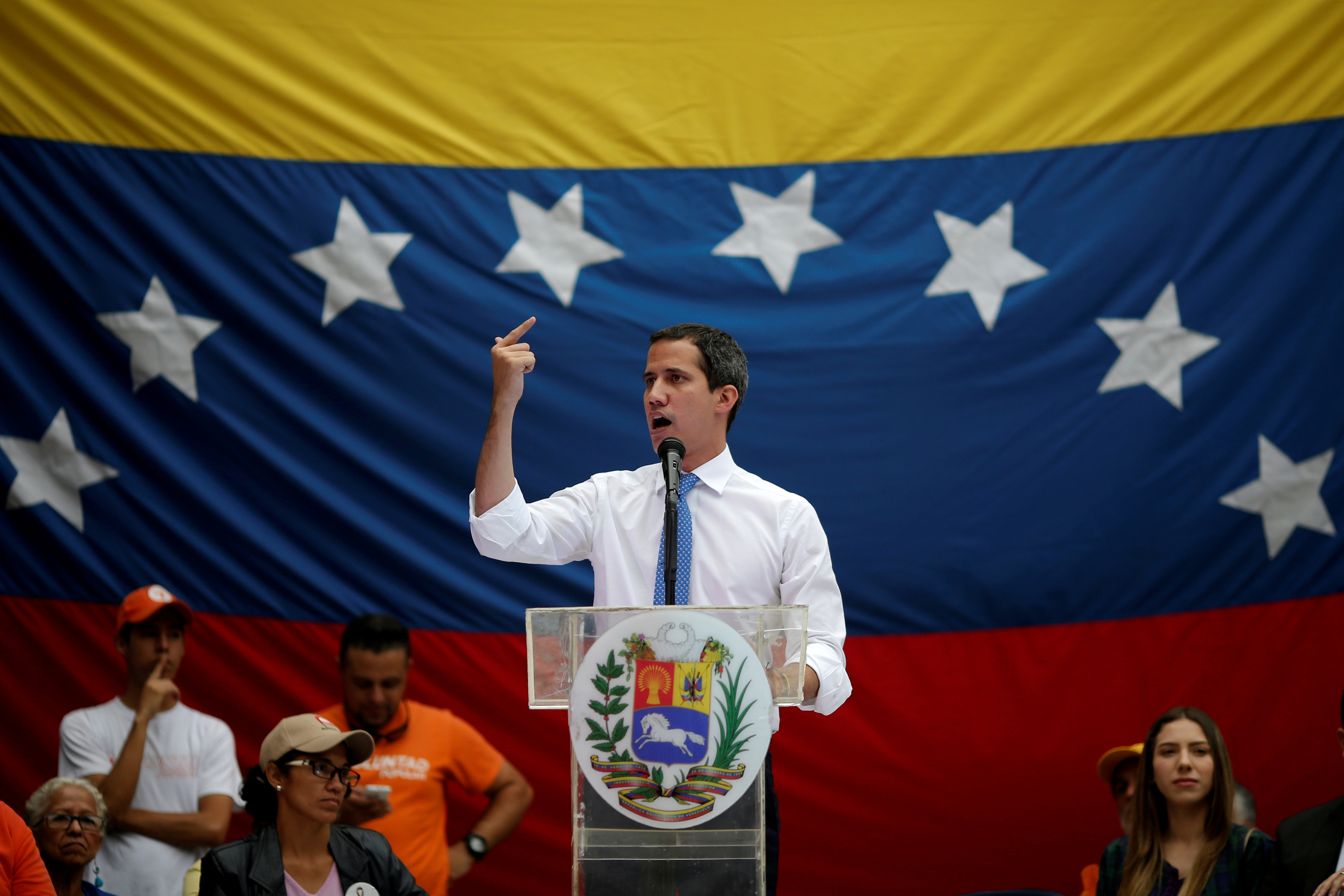 La oposición venezolana cierra filas con Juan Guaidó