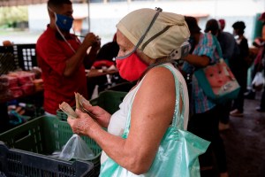 Salario integral en Venezuela solo sirve para gastarlo en uno o dos alimentos básicos