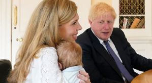 Boris Johnson mostró a su hijo Wilfred en una videoconferencia (FOTOS)