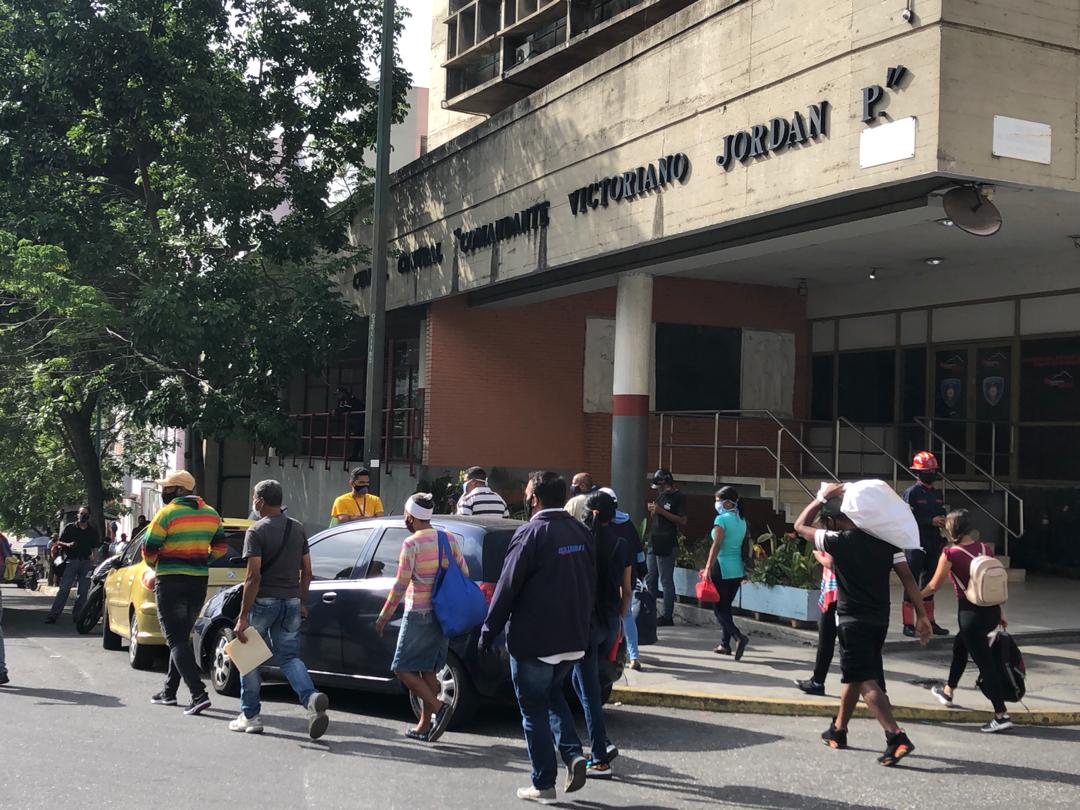 ¿Cuarentena radical? Caraqueños, sin miedo al coronavirus, se mantienen en las calles este #15Jul (FOTOS)