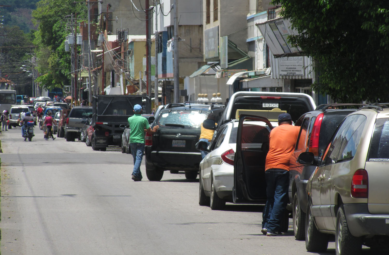 En Anzoátegui, persisten las KILOMÉTRICAS colas para echar gasolina #31Jul