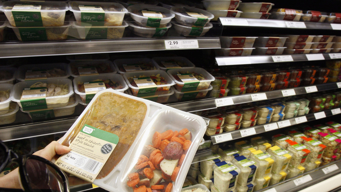 “Vomité durante 12 horas”: Encontró un ratón muerto en la comida que compró en el supermercado (Fotos)