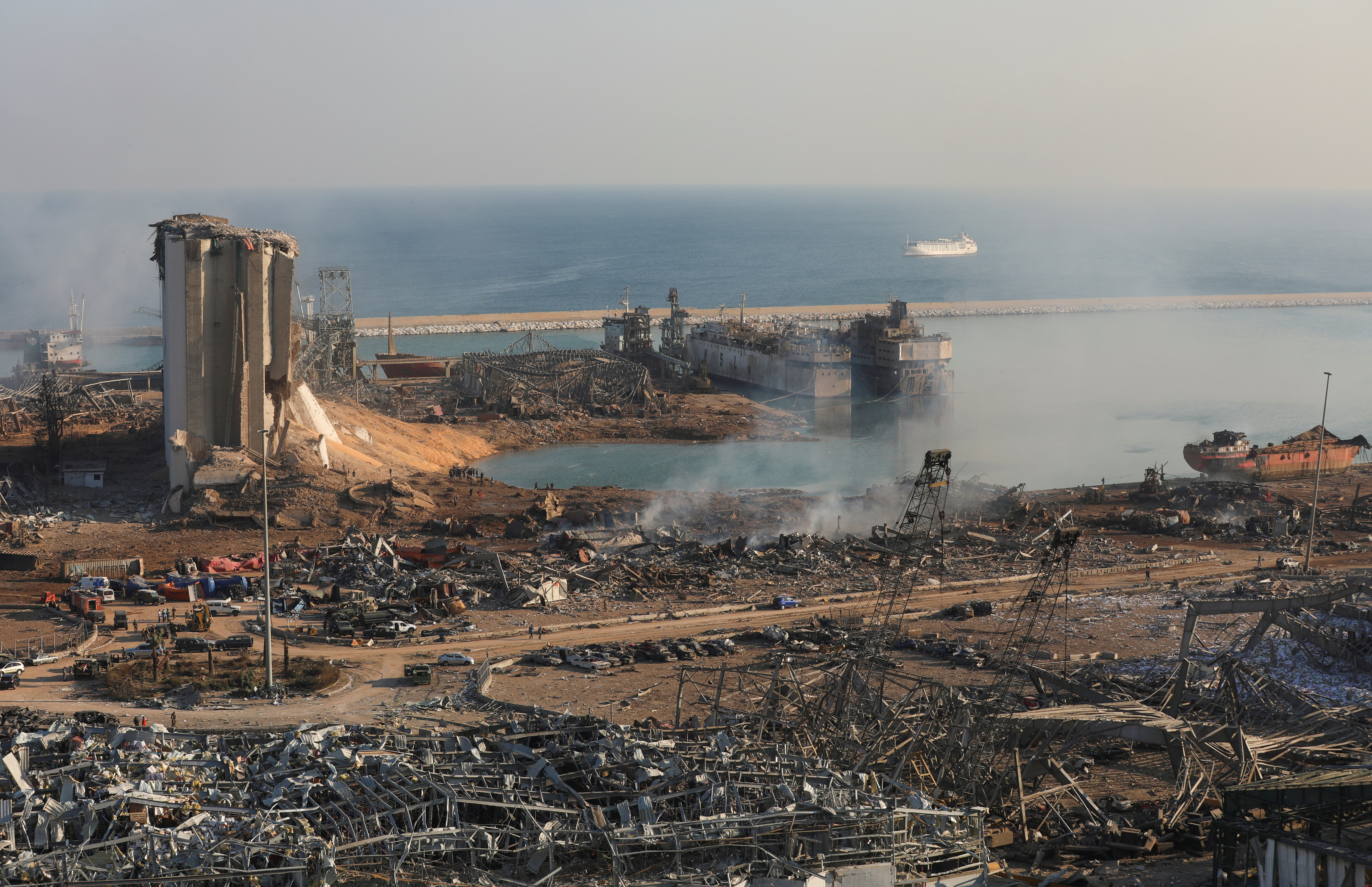 El crucero Orient Queen se hunde tras las explosiones en el puerto de Beirut y deja varios muertos