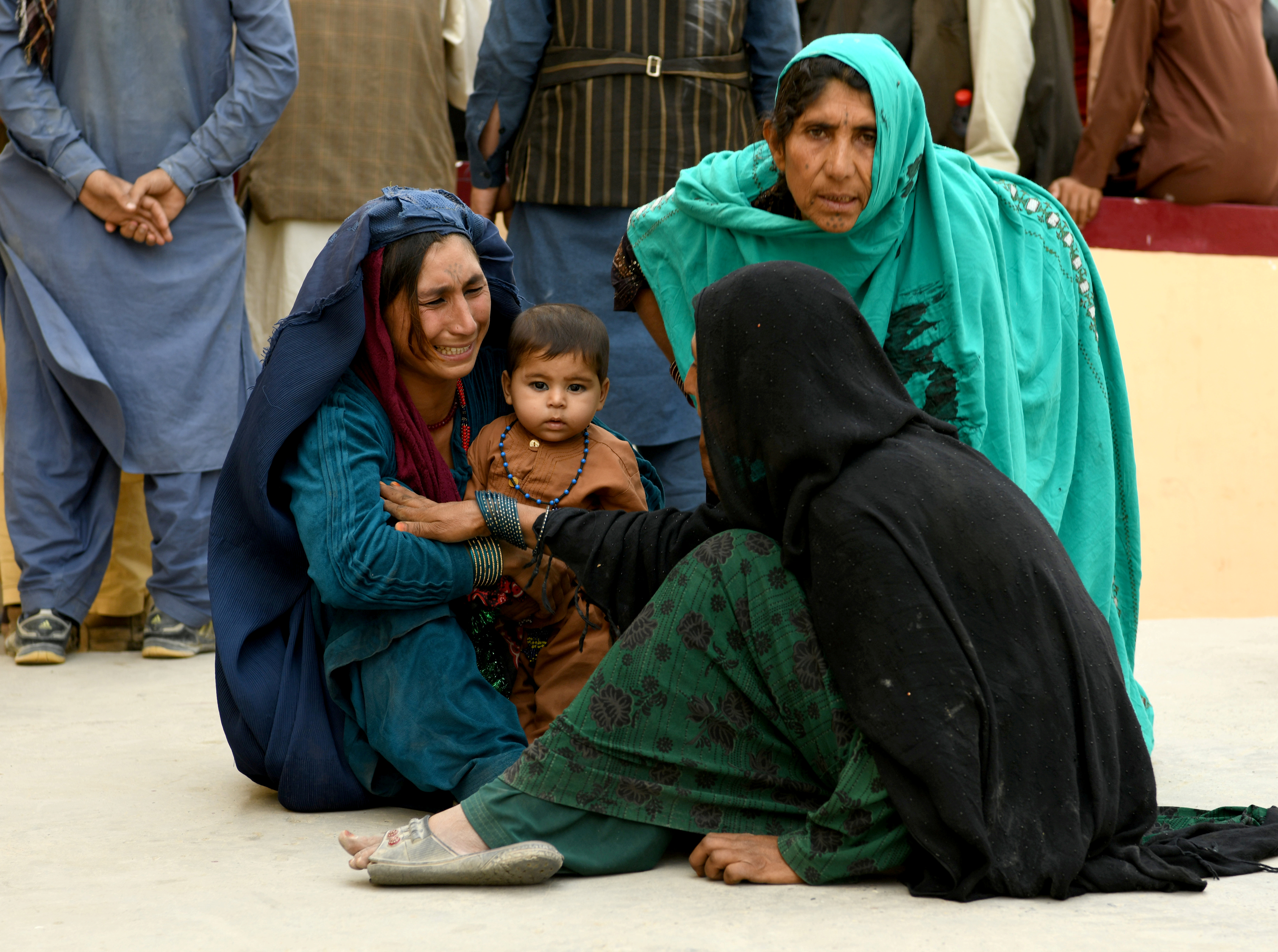 Al menos tres muertos y 41 heridos tras ataque talibán con un camión bomba en Afganistán