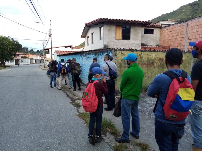 ¡No pegan una! Merideños denuncian que amanecieron sin transporte público este #31Ago (Foto)