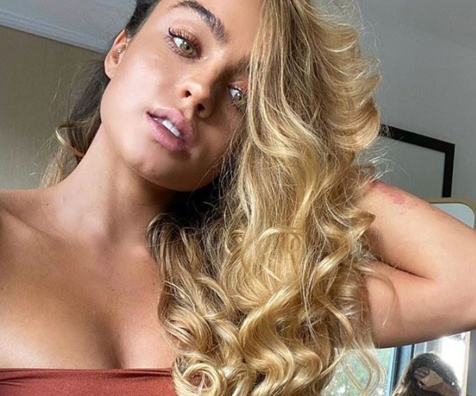 El SENSUAL entrenamiento de glúteos de Sommer Ray en ajustado cachetero (VIDEO)