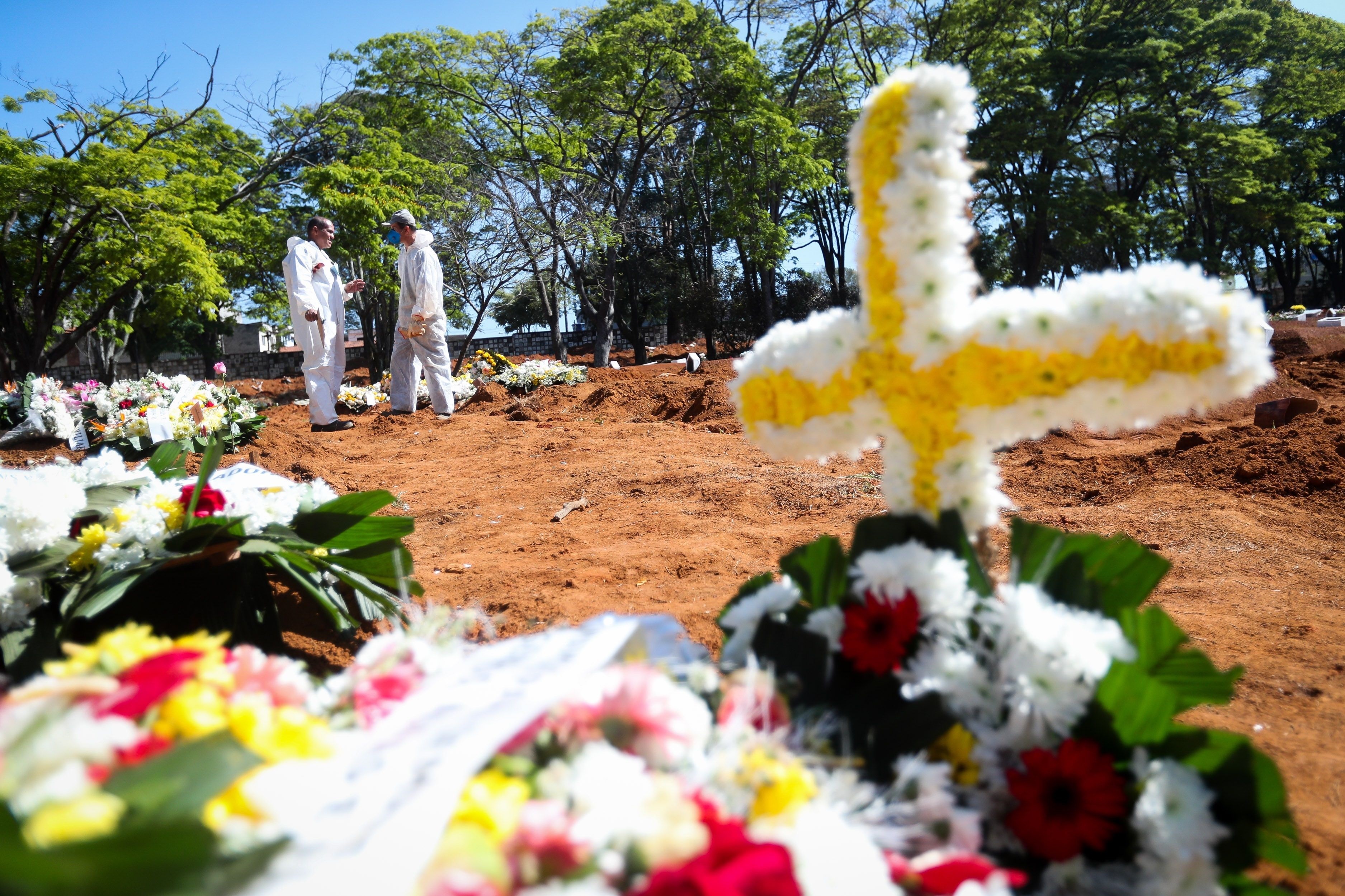 Brasil registró más de 52 mil nuevos casos y casi mil 300 muertes en un día