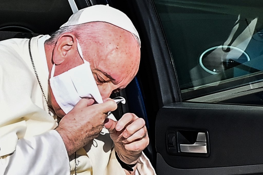 El papa Francisco está constantemente vigilado a nivel médico, asegura Pietro Parolin