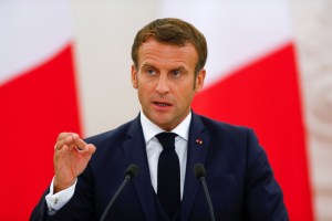 “Atentado terrorista islamista”: Macron condenó la terrible decapitación en París