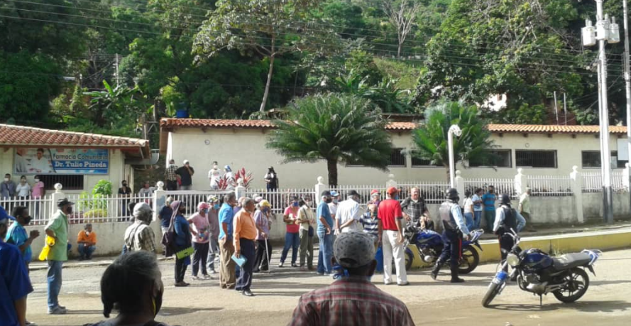 Habitantes en San Juan de Los Morros protestan por falta de medicinas #28Sep (Fotos)