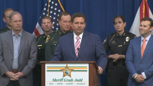Gobernador de Florida anunció una propuesta de ley que tomará medidas enérgicas contra las protestas violentas