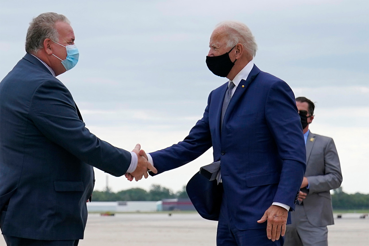Así fue como Joe Biden burló los protocolos del Covid-19 en Wisconsin (FOTOS)