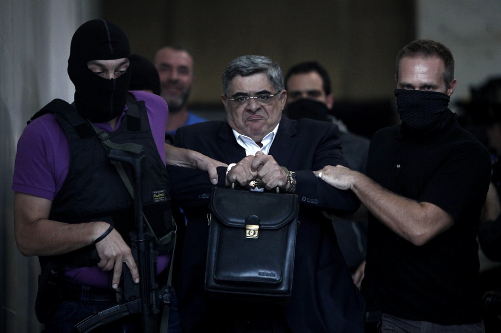 Tribunal griego ordena encarcelamiento de líder del partido neonazi Amanecer Dorado
