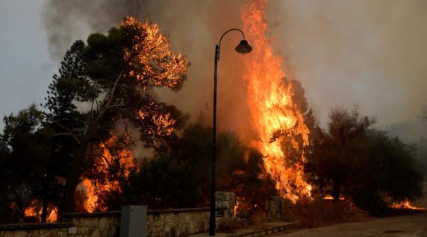 Al menos dos muertos en incendios forestales en Siria y Líbano