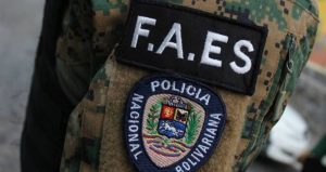 Detienen a 20 individuos que se hacían pasar por las FAES en inmueble en Boleíta