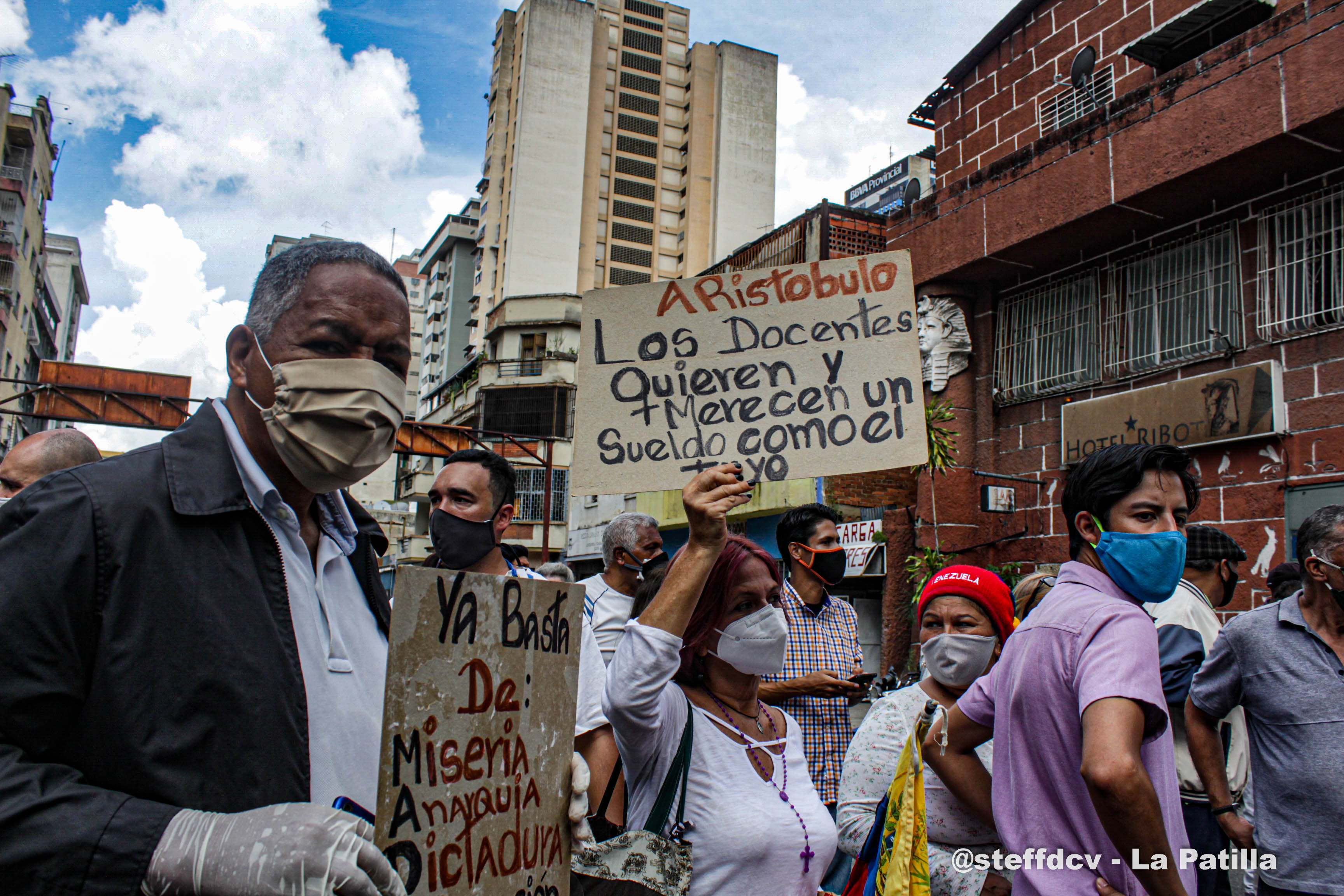 Maestros venezolanos “celebran” su día golpeados por la crisis