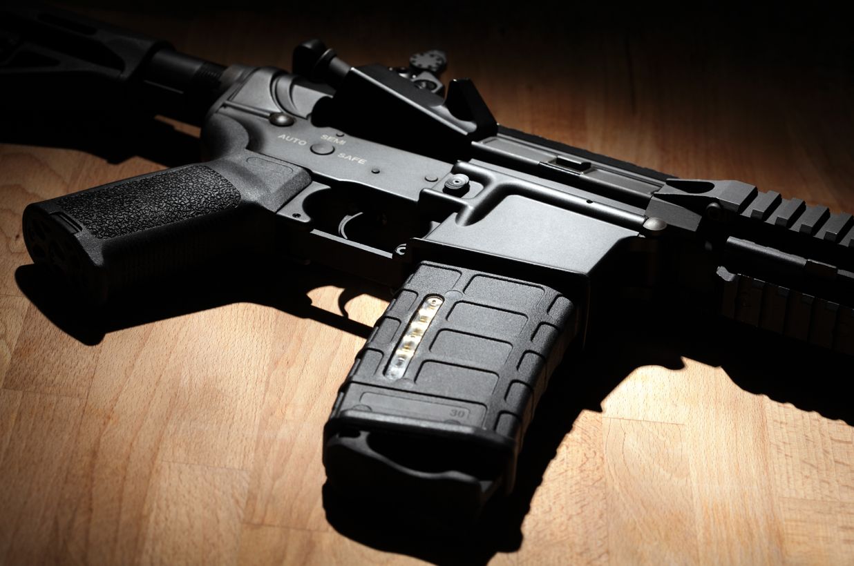 Traficante de armas sin licencia se declara culpable de vender AR-15 usado en tiroteo masivo en Texas