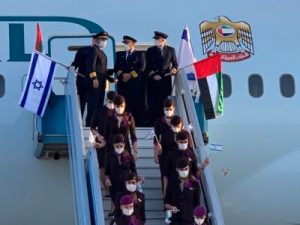 Un avión comercial de los Emiratos aterriza por primera vez en Israel