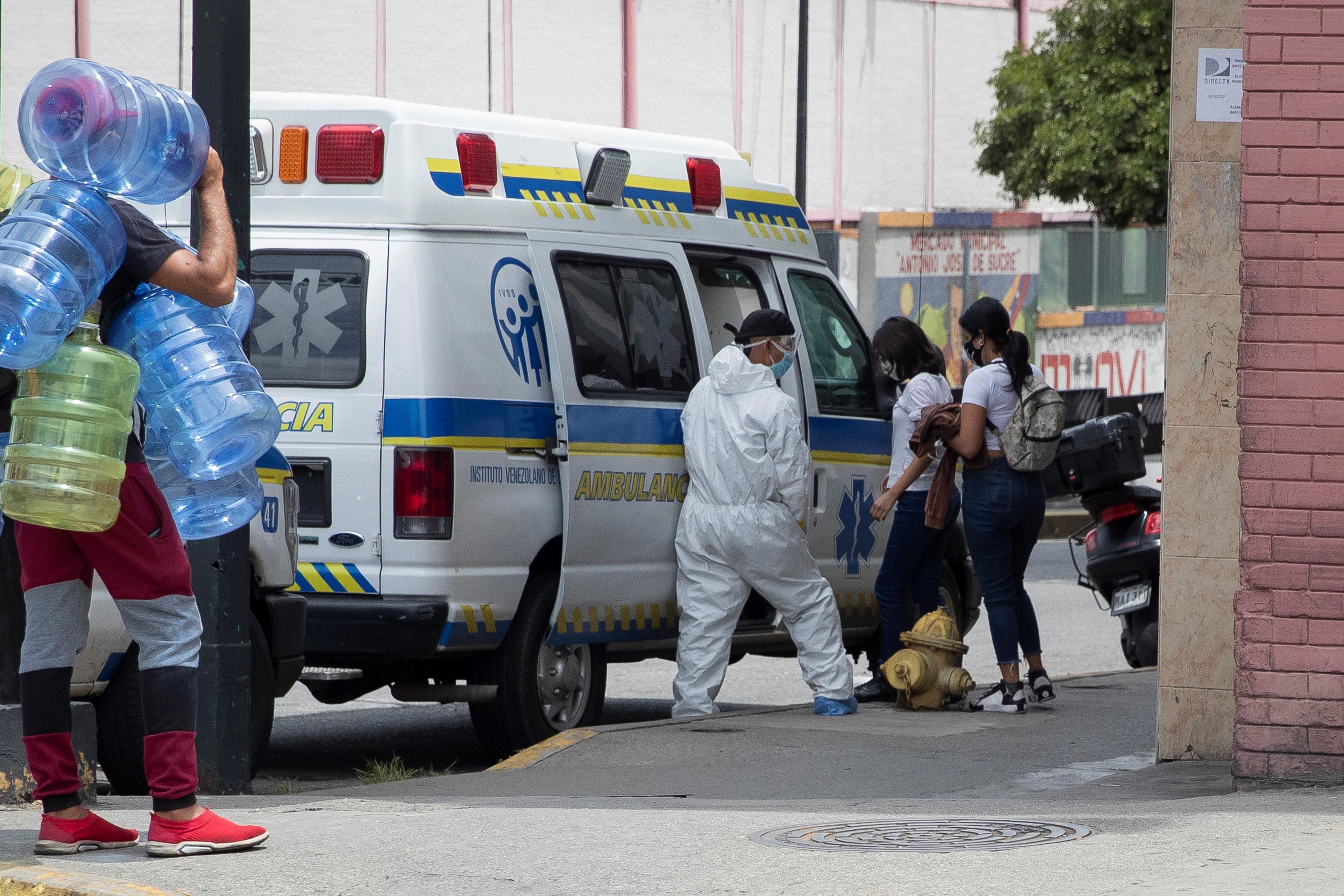 El coronavirus se ha cobrado la vida de al menos 354 trabajadores de la salud