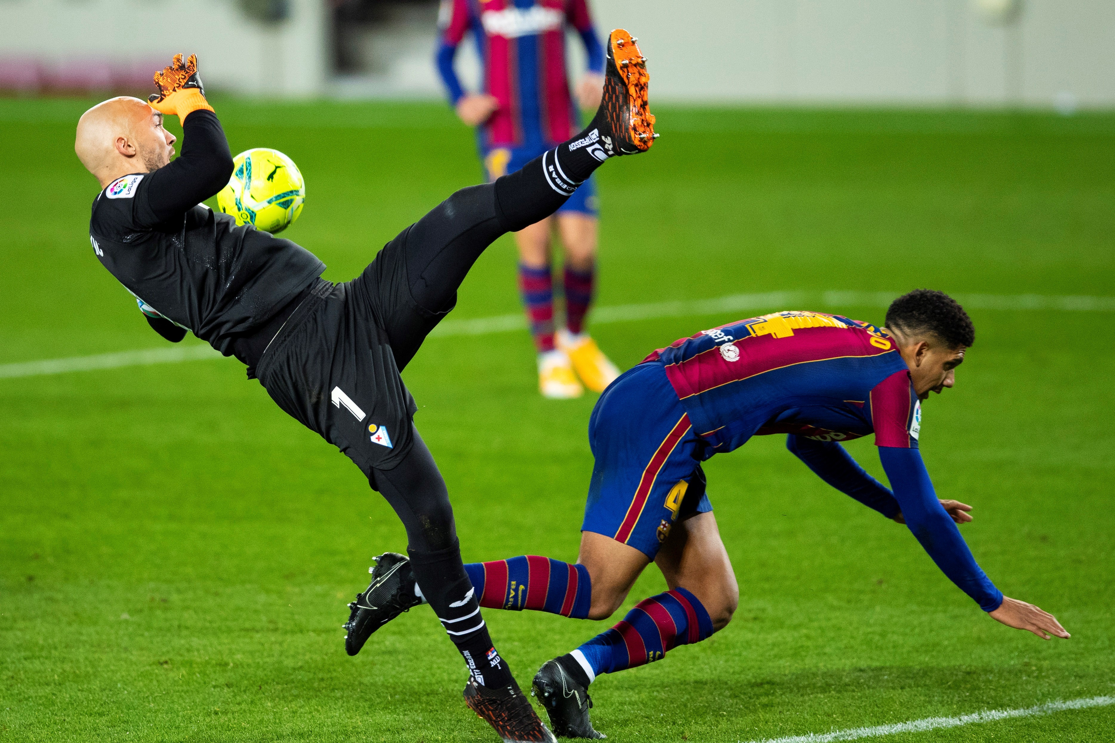 Barcelona despidió un año para olvidar tras empatar con el Eibar